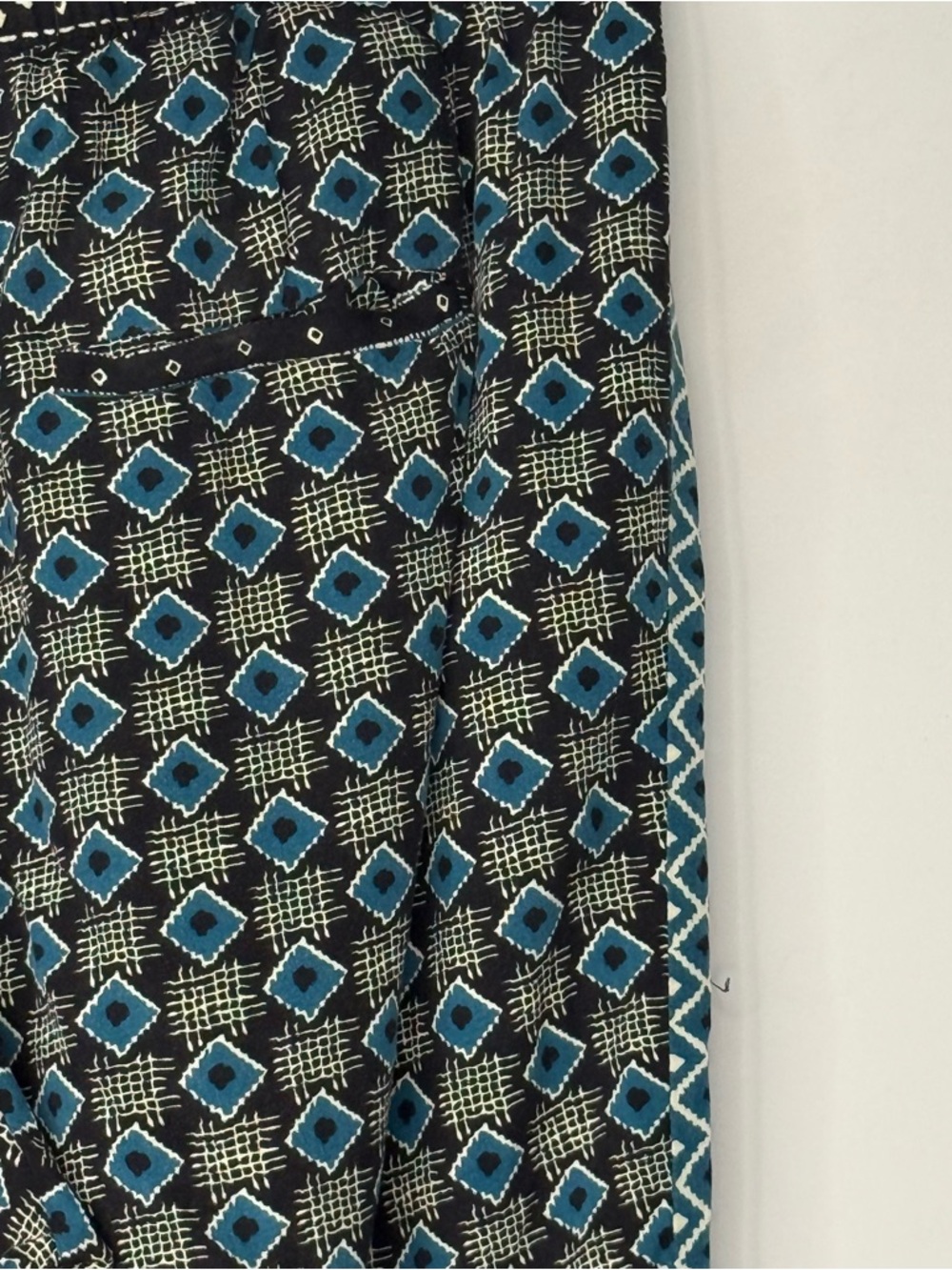 Anthropologie Teal and Black Geometric Print Lounge Capris Pants Size M - Picture 8 of 10